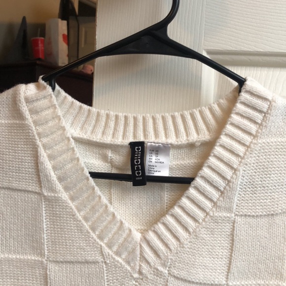 H&M White Sweater Vest - Picture 2 of 4